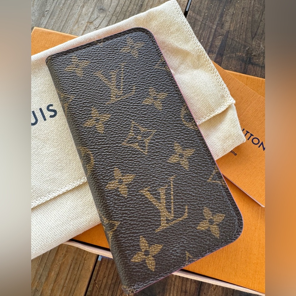 Louis Vuitton signature iPhone case with box dust jacket papers and ribbon VGC